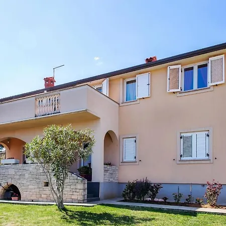 Cozy Apartment In Pula With Wifi