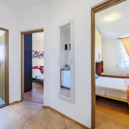Cozy Apartment In Pula With Wifi *