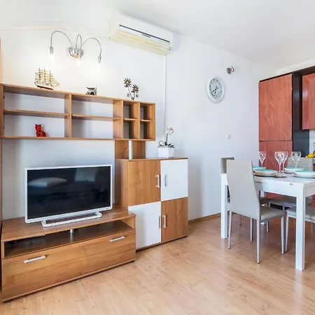Gorgeous In With Wifi Apartment Pula