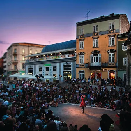 Apartament Gorgeous In With Wifi *