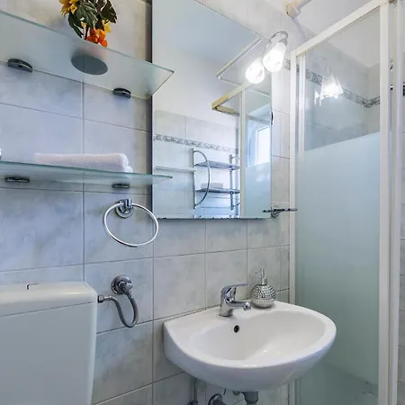 Gorgeous In With Wifi Apartament Pula