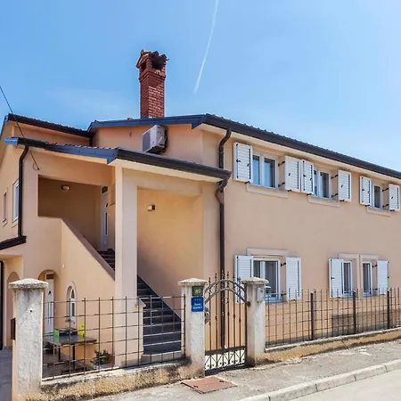 Gorgeous In With Wifi Apartament Pula