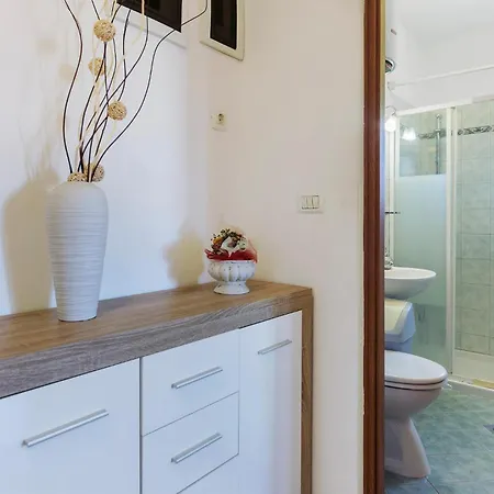 Διαμέρισμα Cozy Apartment In Pula With Wifi *
