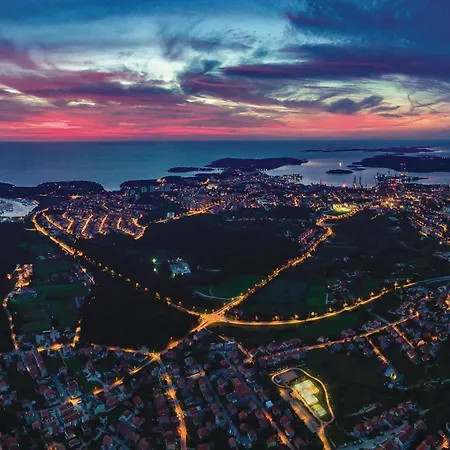 Apartamento Gorgeous In With Wifi Pula