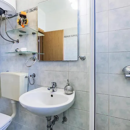 Apartment Gorgeous In With Wifi Pula